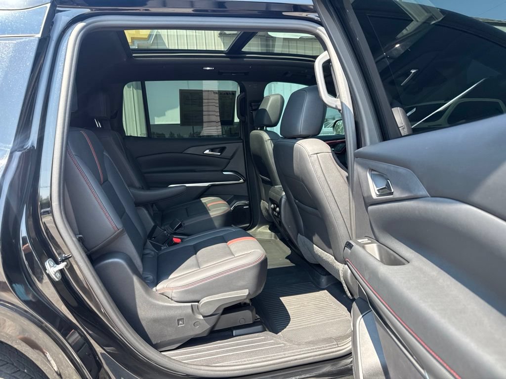 Used 2024 Chevrolet Traverse RS w/ LPO, Floor Liner Package AWD/4WD image 22