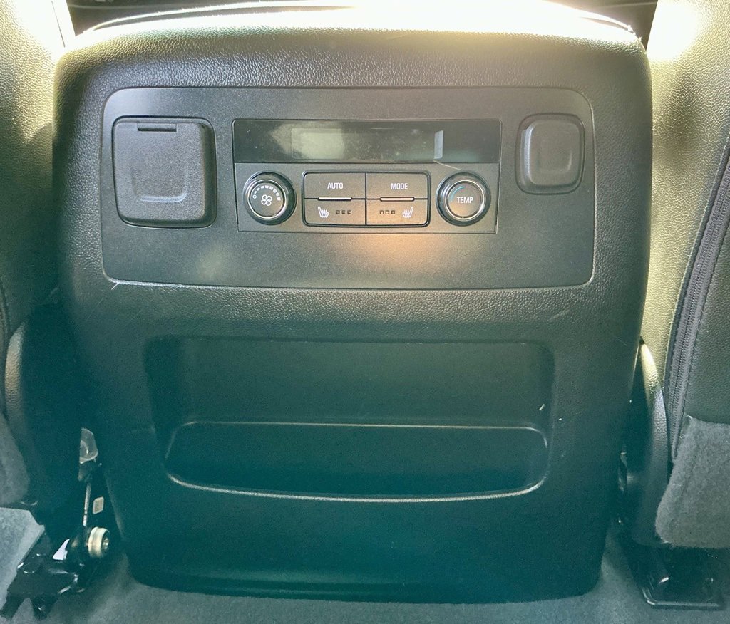 Used 2020 Chevrolet Suburban LT w/ Luxury Package image 31