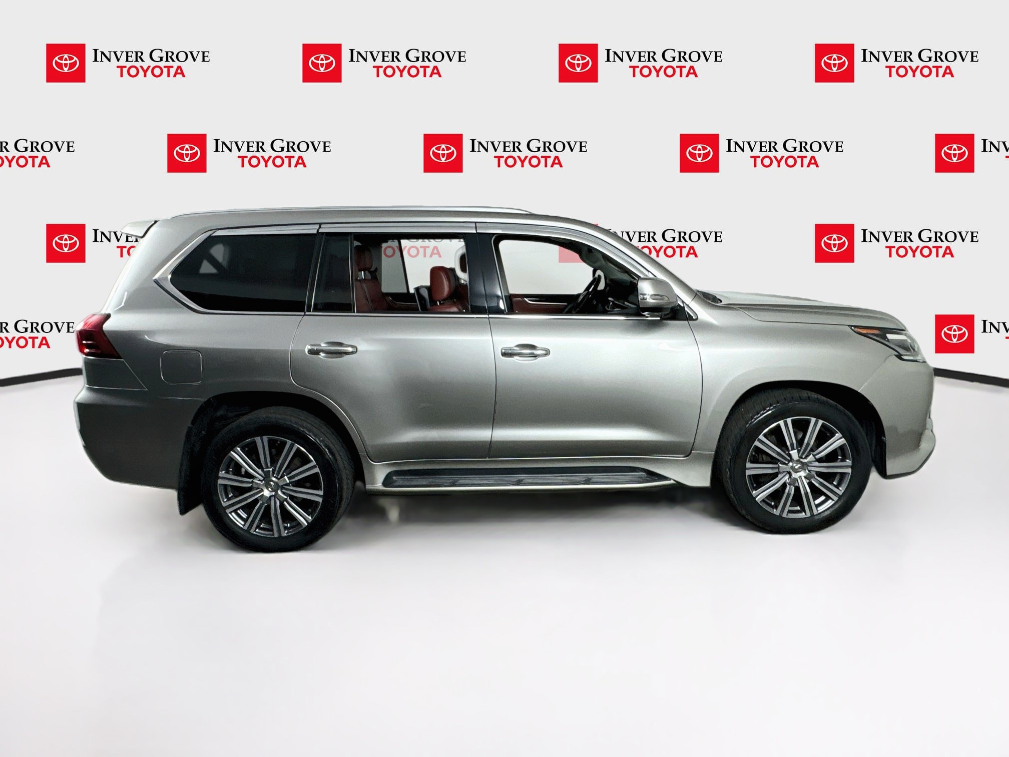 Used 2017 Lexus LX 570 4WD w/ Luxury Package image 4