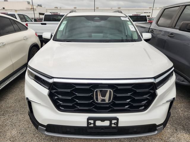 Used 2025 Honda Pilot Touring image 2