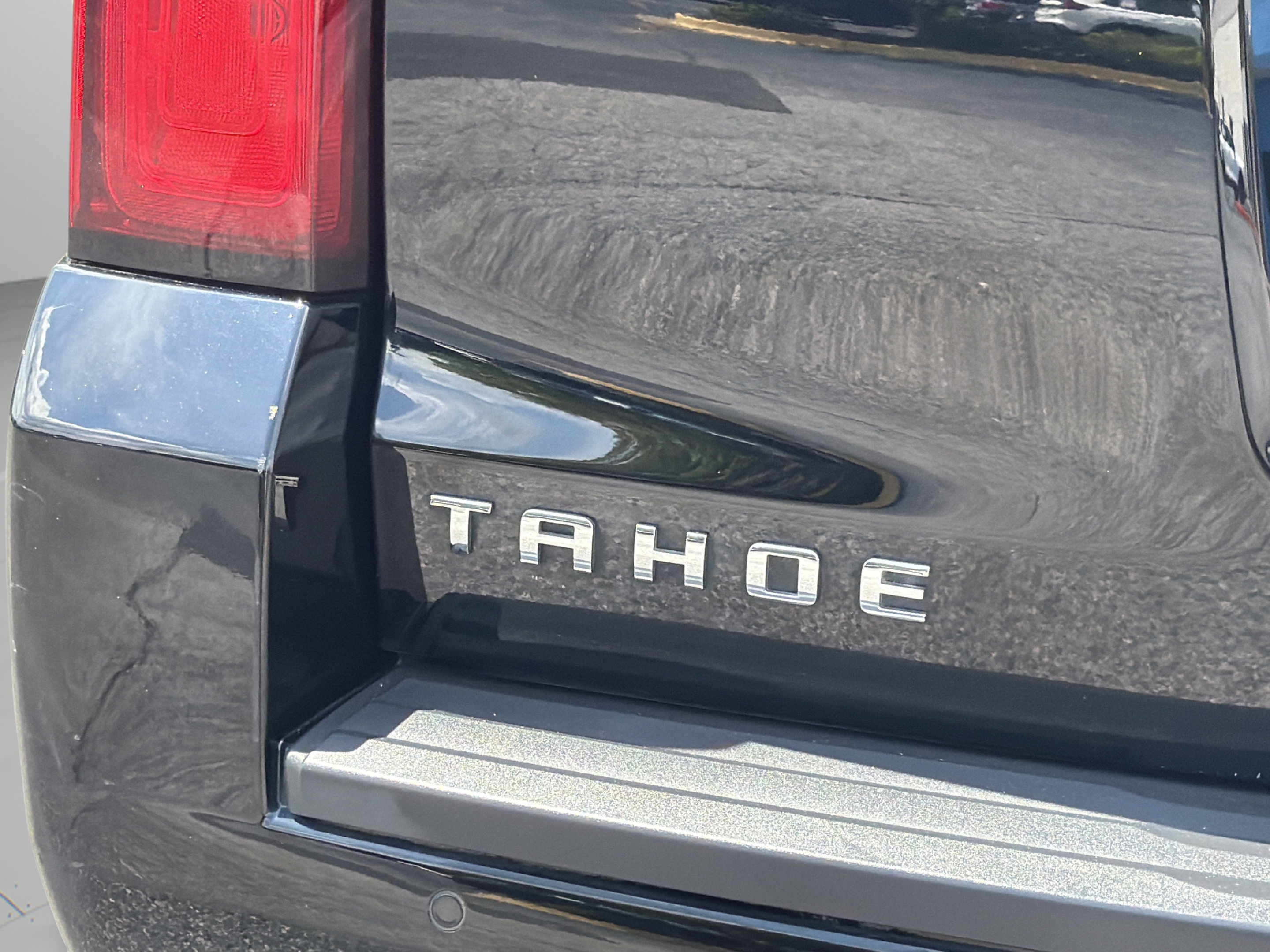 Used 2018 Chevrolet Tahoe LS w/ All-Season Package AWD/4WD image 9