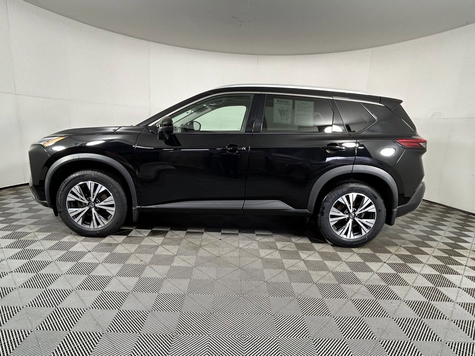Certified 2021 Nissan Rogue SV w/ Premium Package image 11
