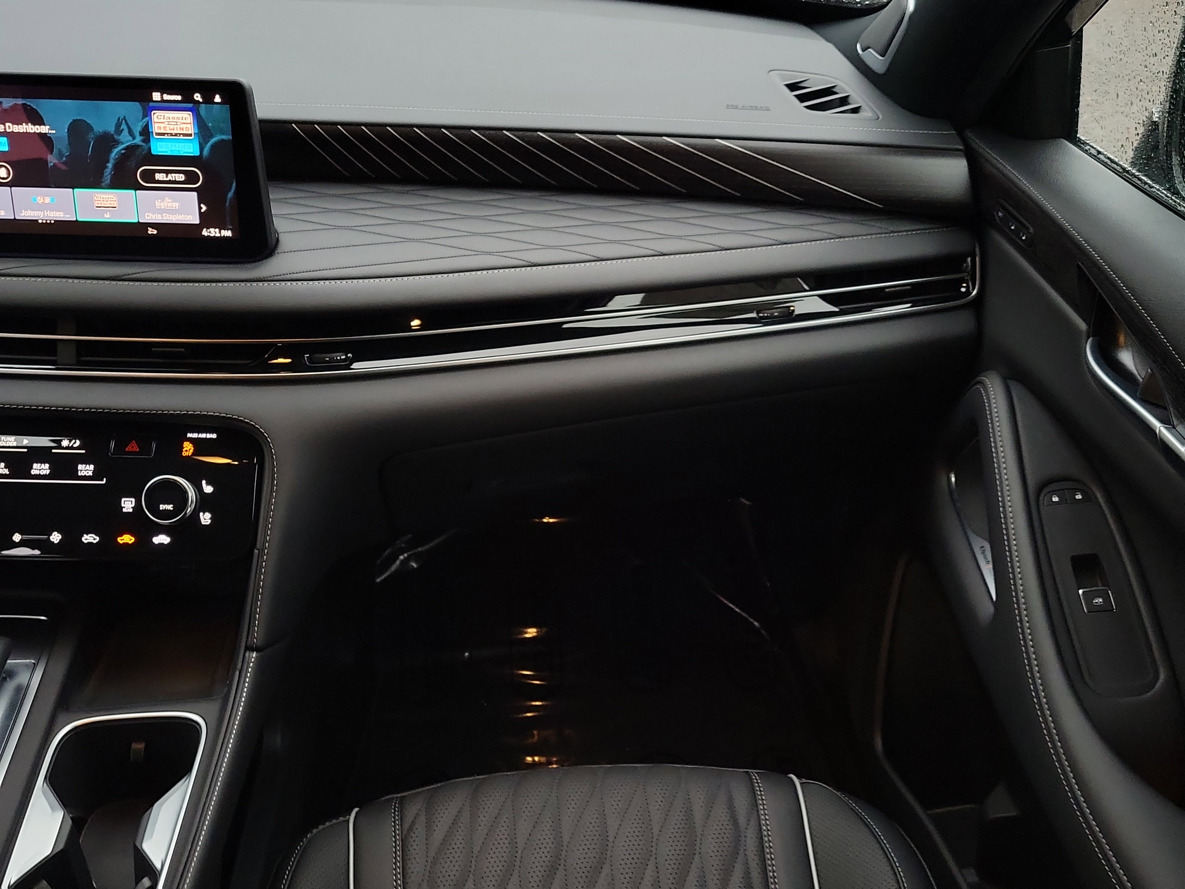 New 2026 INFINITI QX60 Autograph w/ Dark Cargo Package image 10