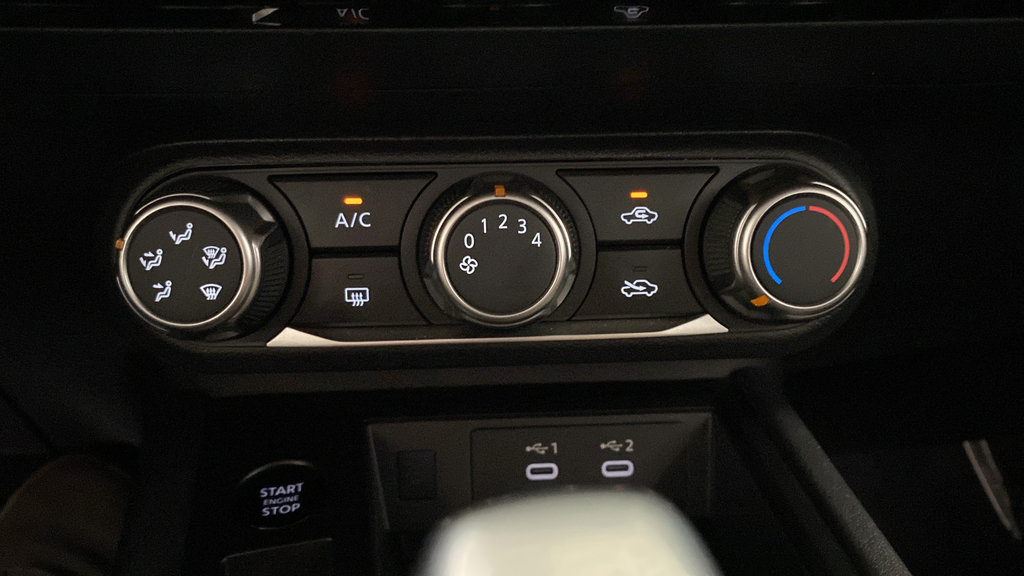 Used 2025 Nissan Kicks SV FWD image 17