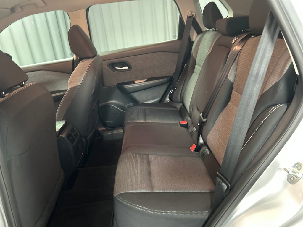 Used 2023 Nissan Rogue SV image 21