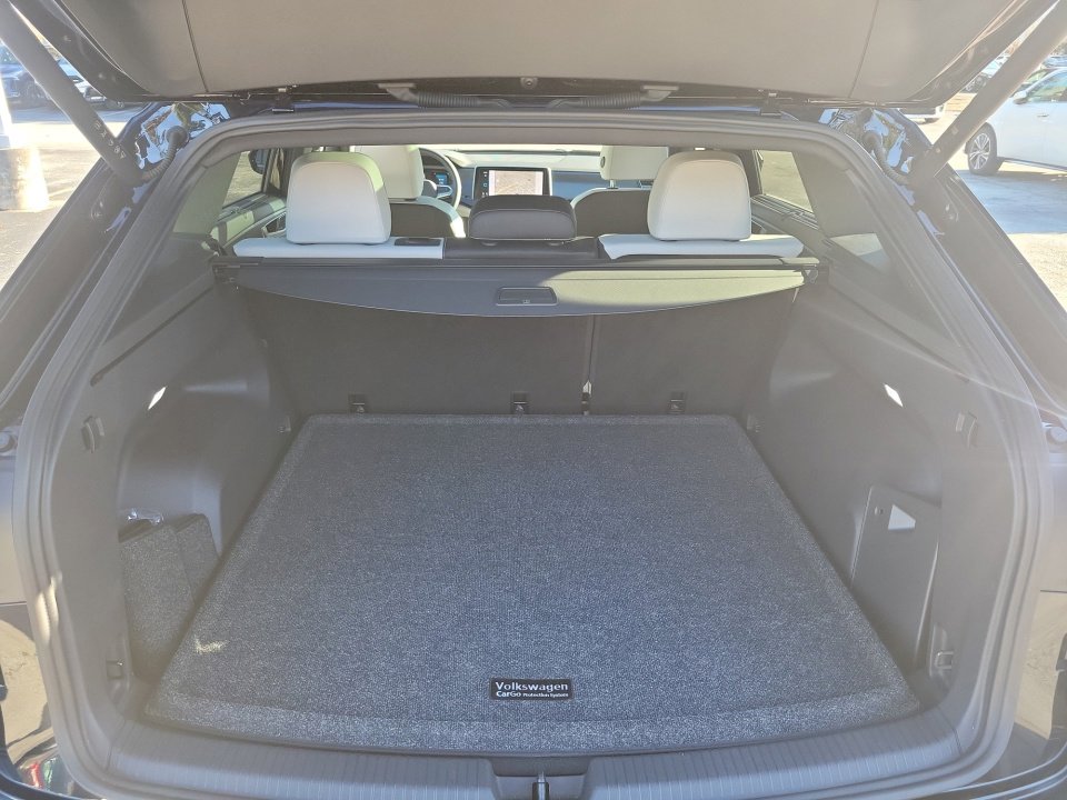 Certified 2025 Volkswagen Atlas Cross Sport SEL Premium R-Line image 19