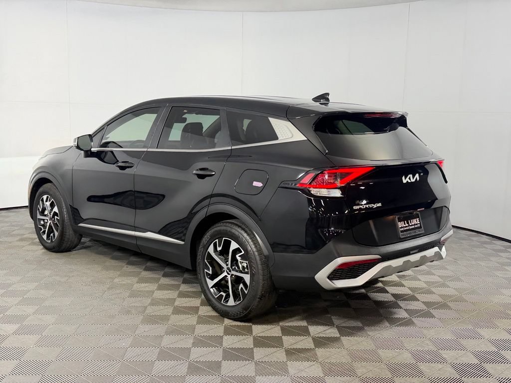 Used 2025 Kia Sportage EX FWD image 9