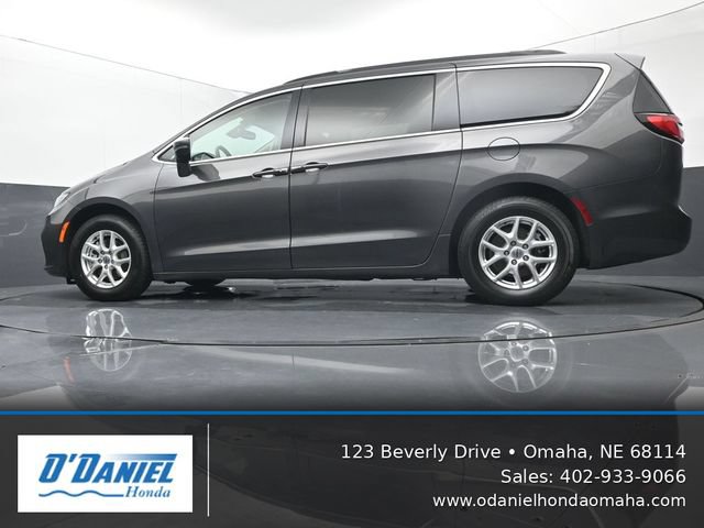 Used 2022 Chrysler Pacifica Touring-L FWD image 10