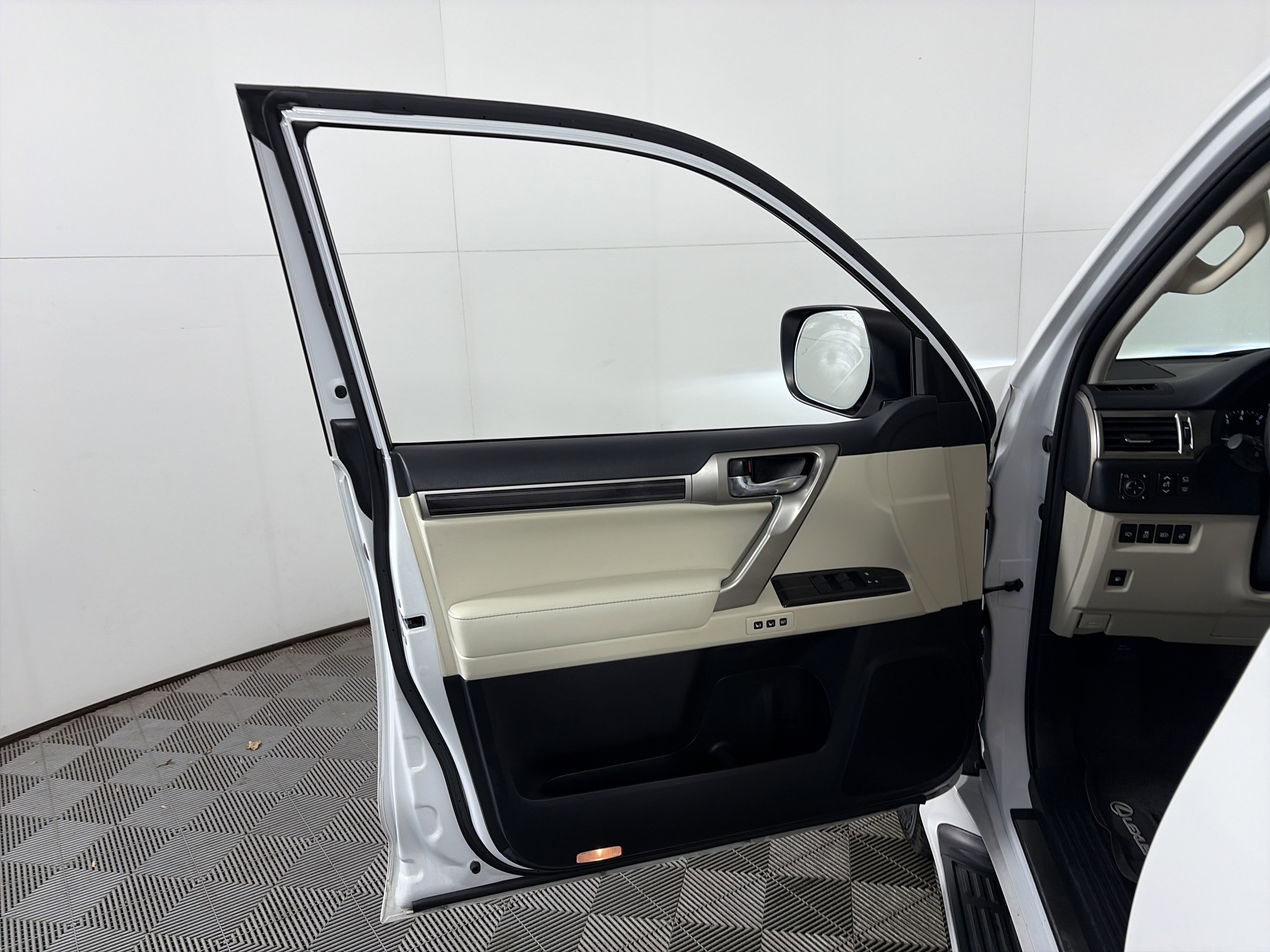 Used 2021 Lexus GX 460 Luxury w/ Sport Design Package image 27