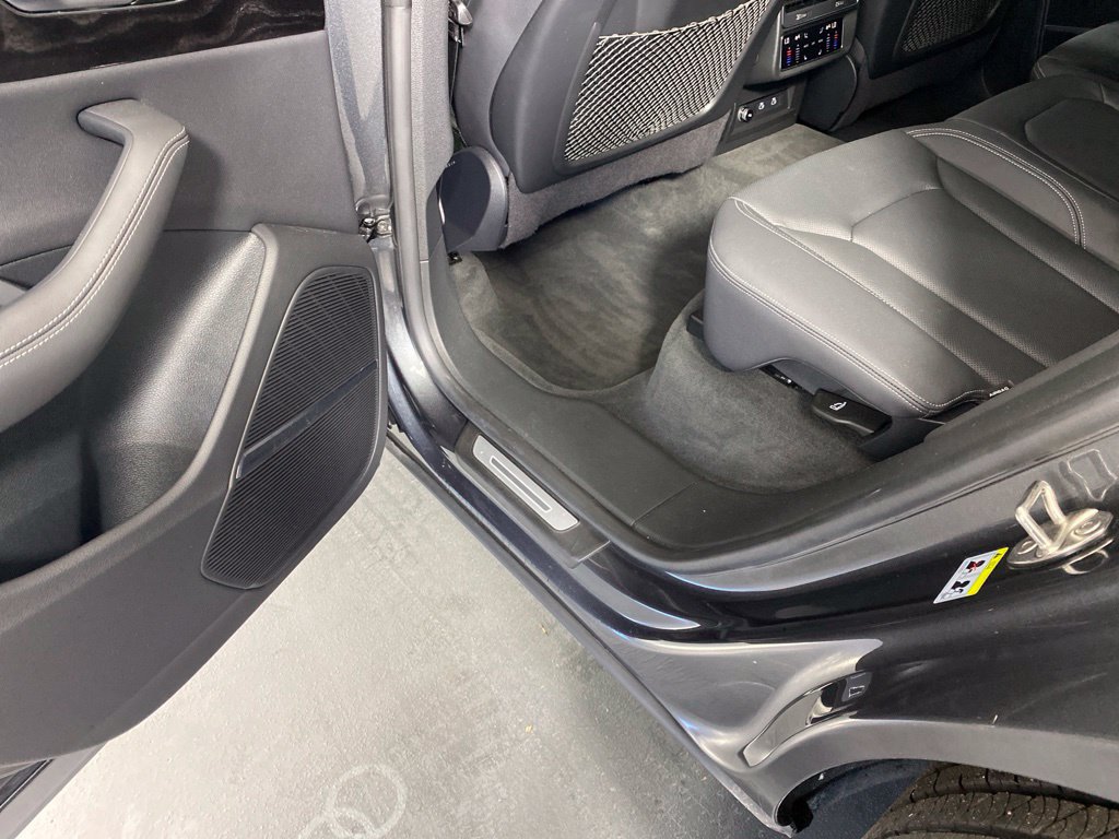 Used 2023 Audi Q8 Prestige w/ Prestige Package AWD/4WD image 25