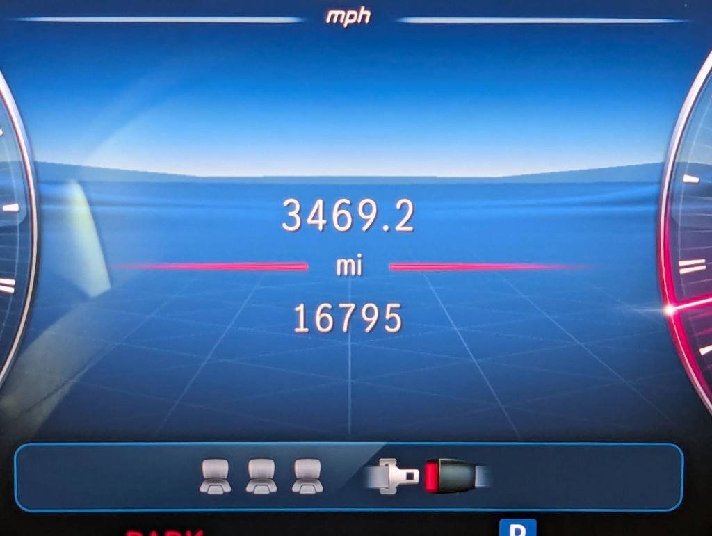 Used 2025 Mercedes-Benz GLC 43 AMG 4MATIC image 40