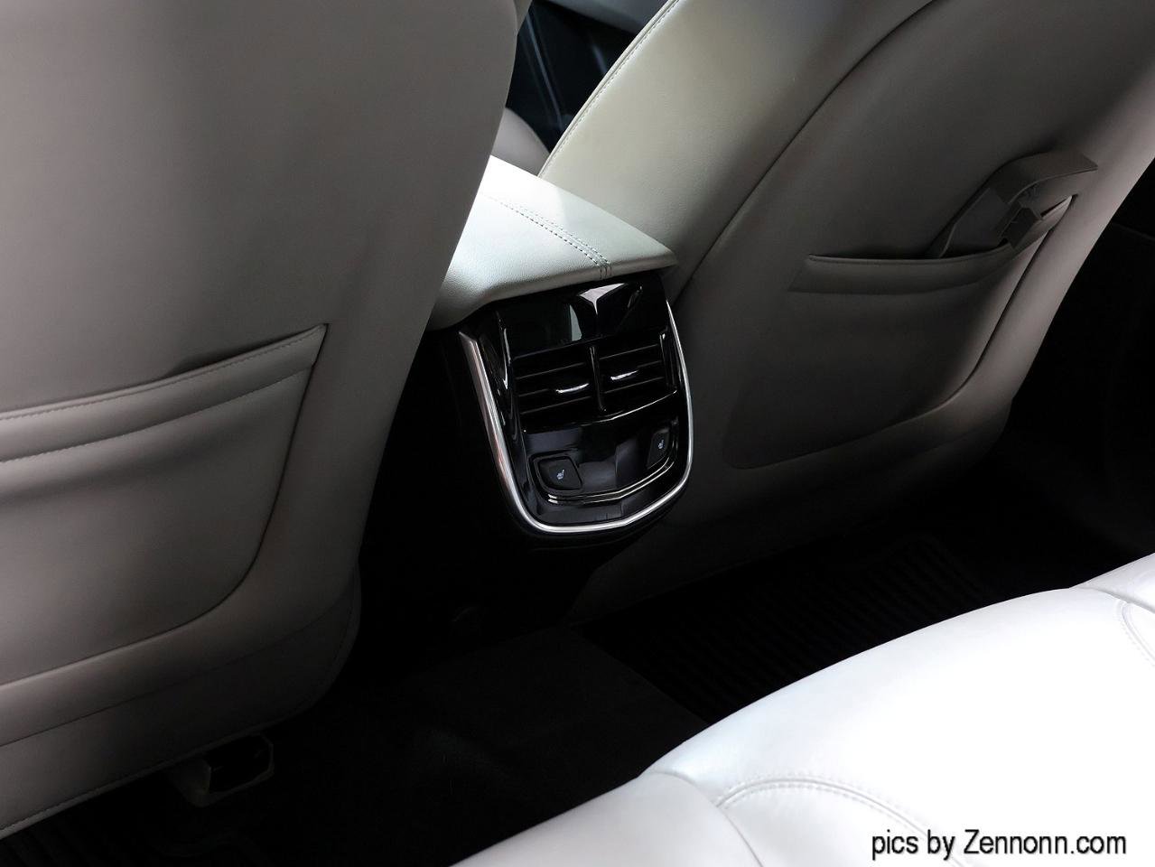 Used 2013 Cadillac XTS Luxury FWD image 15