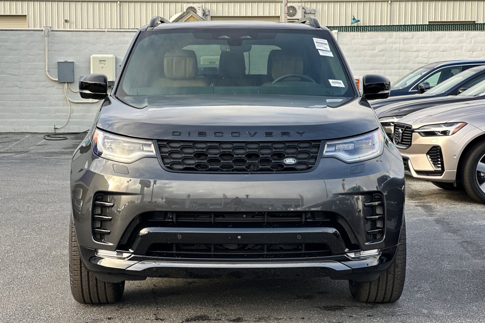 New 2025 Land Rover Discovery Dynamic SE image 8
