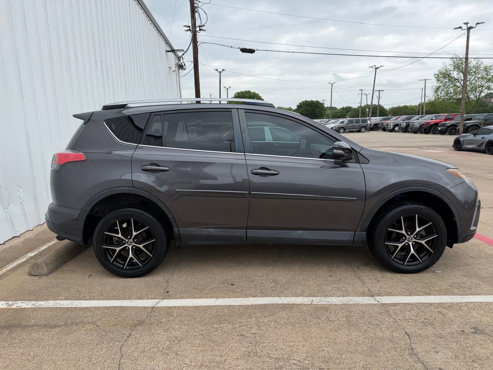 Used 2018 Toyota RAV4 SE w/ Power Extra Value Package image 8