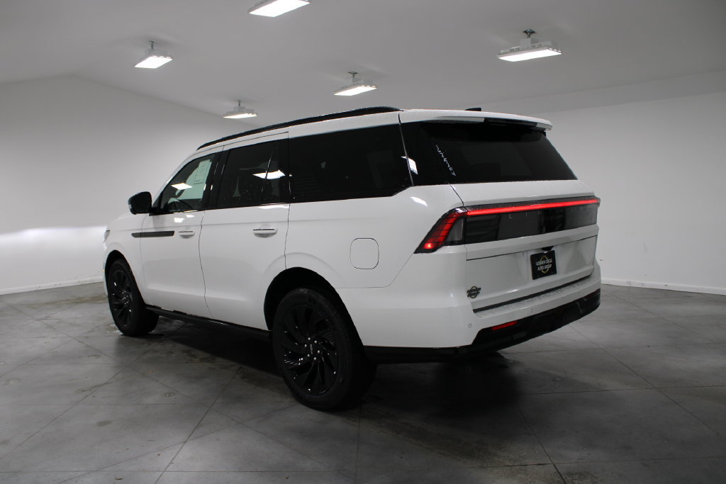 New 2026 Lincoln Navigator Reserve w/ Jet Appearance Package AWD/4WD image 6