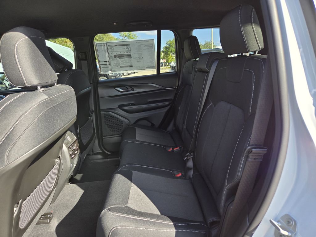 New 2025 Jeep Grand Cherokee Laredo w/ MOPAR Finishing Package RWD image 15