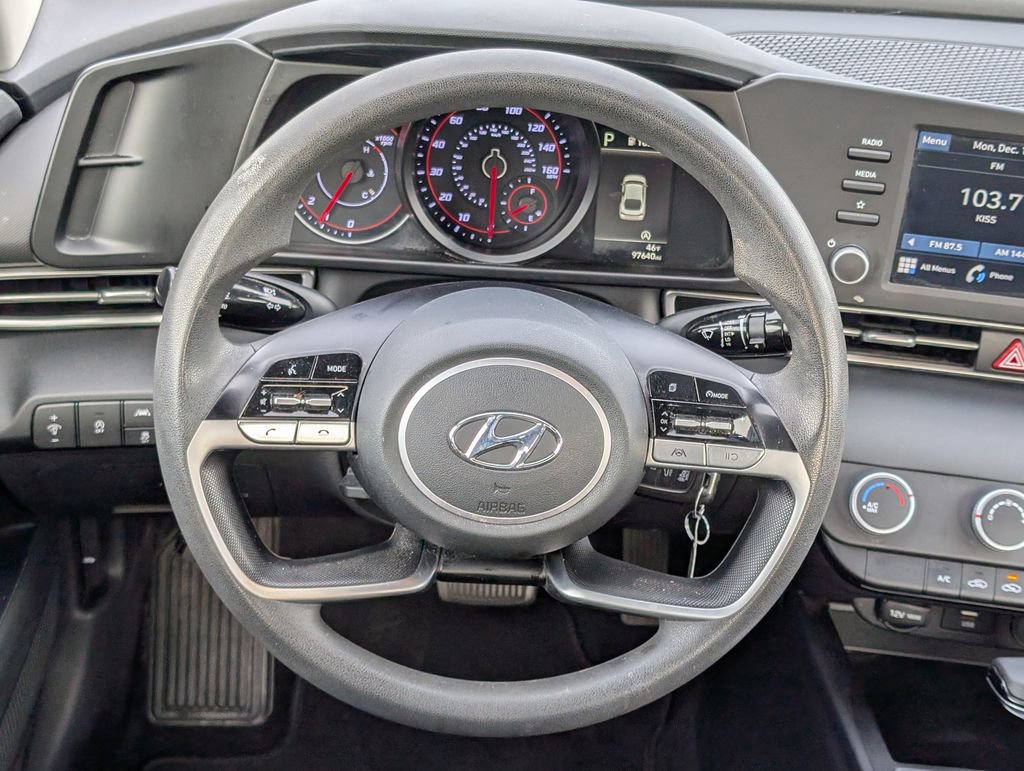 Used 2023 Hyundai Elantra SE image 13
