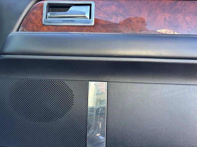 Used 2015 Lincoln Navigator 4WD image 24