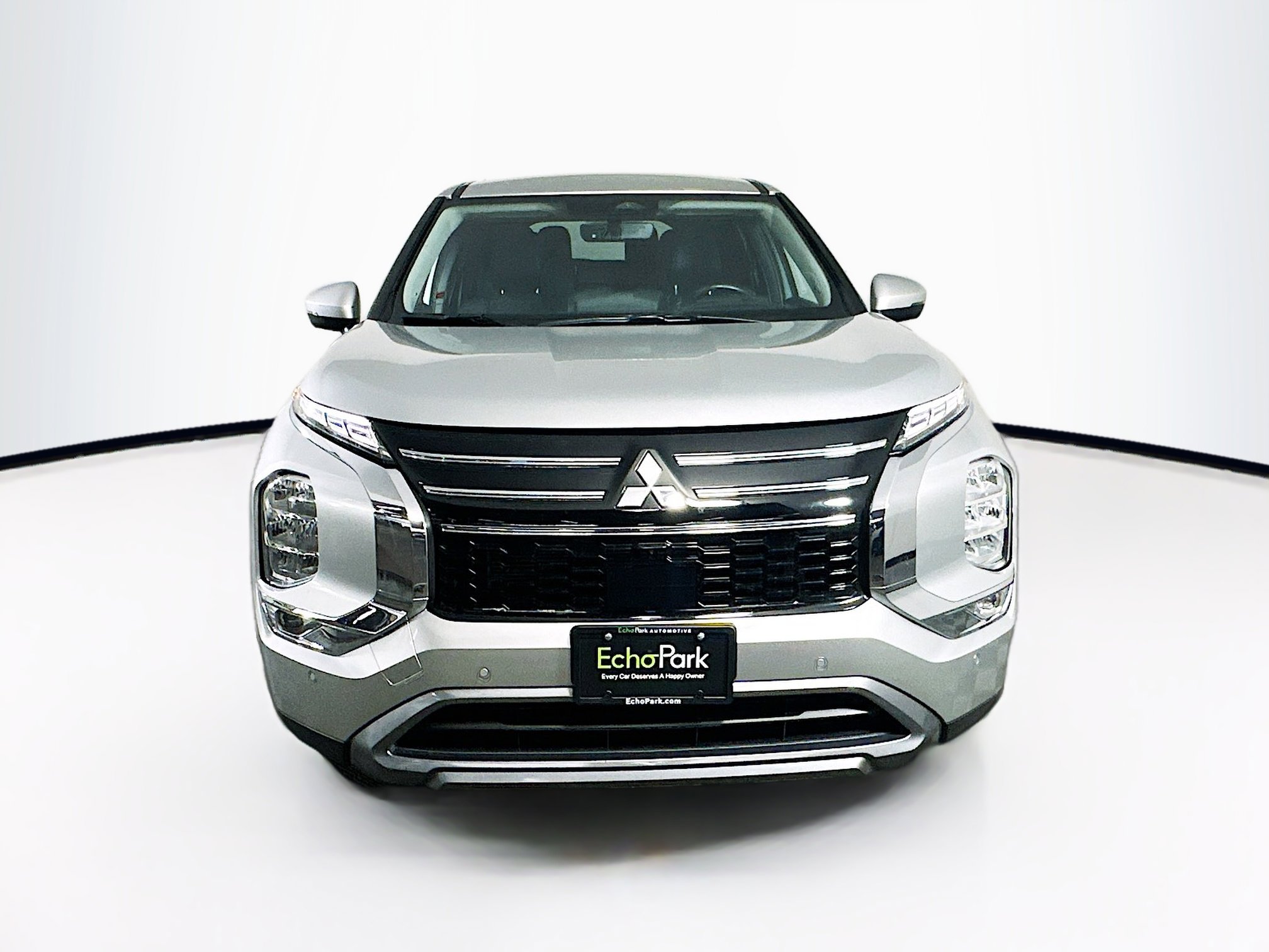 Used 2025 Mitsubishi Outlander SE FWD image 2