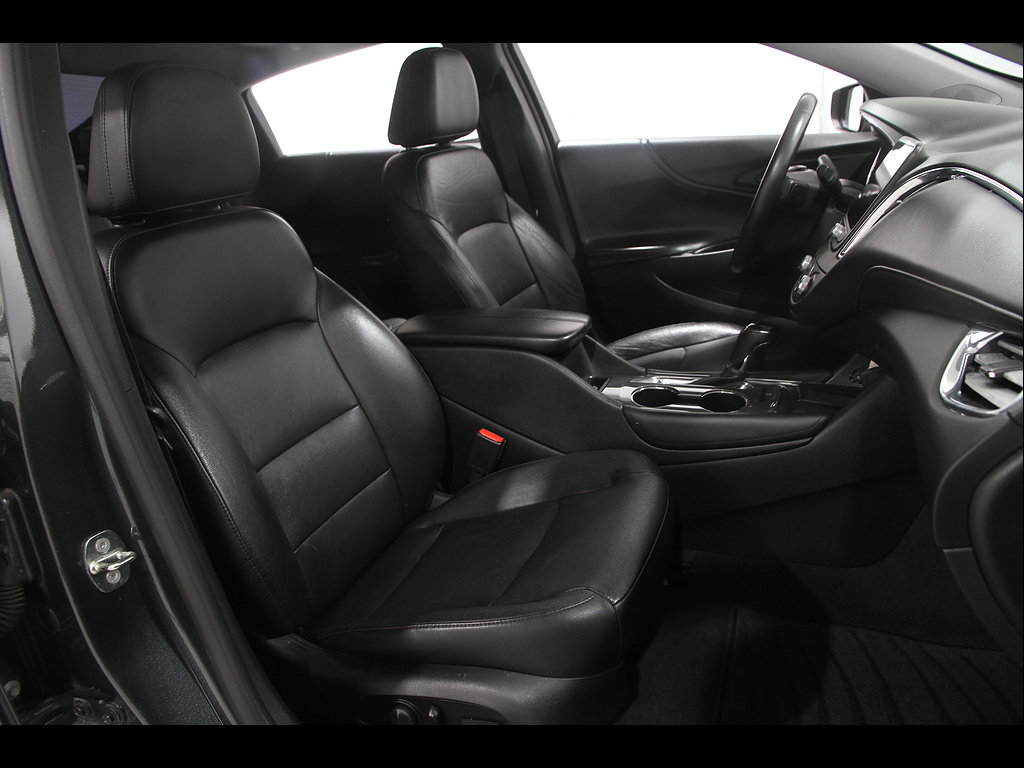 Used 2018 Chevrolet Malibu LT w/ Leather Package FWD image 16