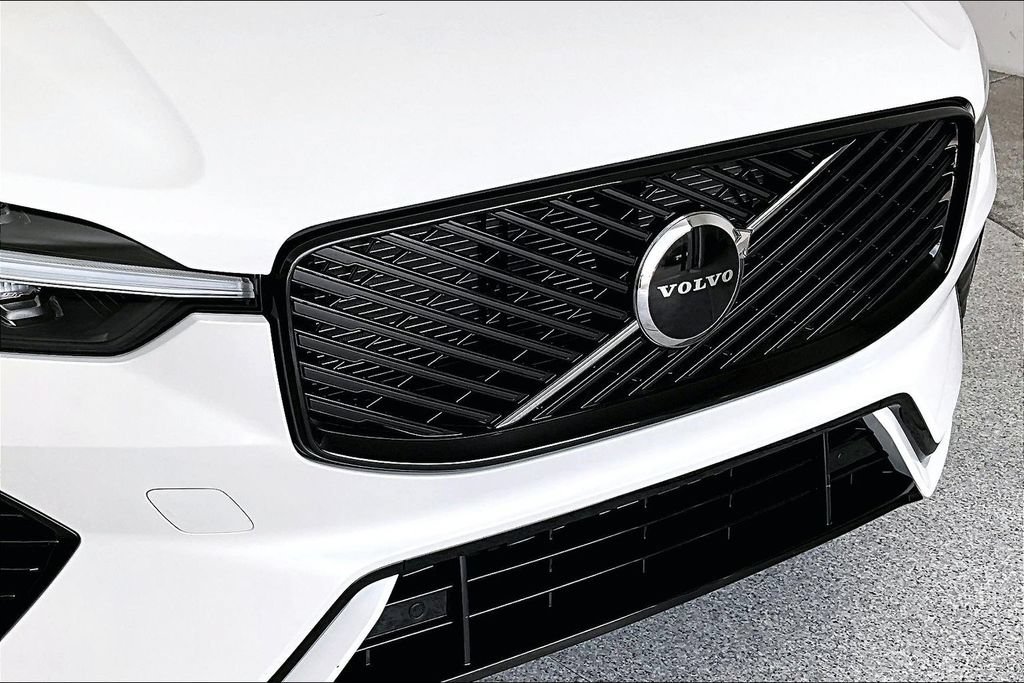 New 2026 Volvo XC60 B5 Core w/ Climate Package AWD/4WD image 28