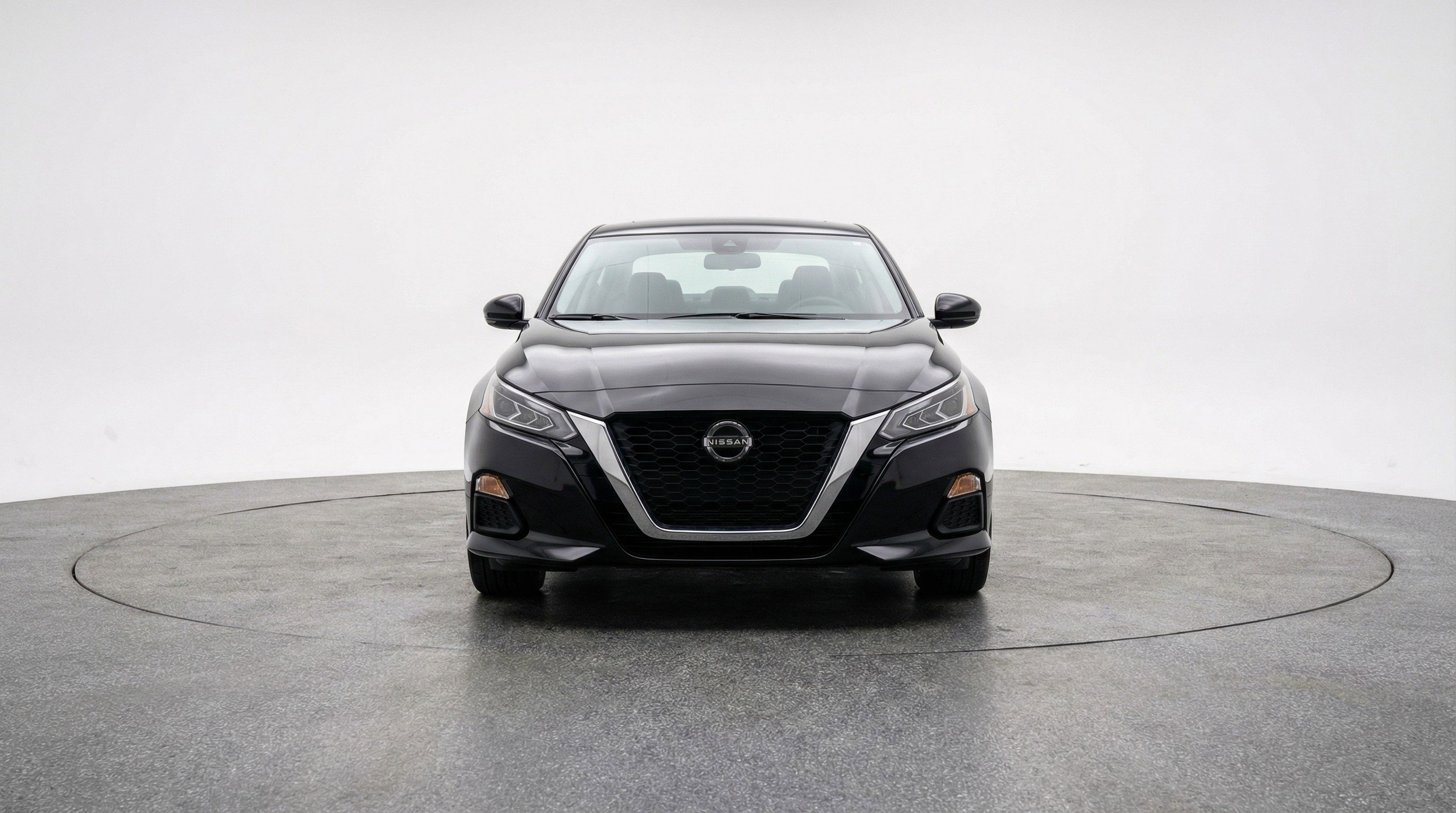 Used 2025 Nissan Altima 2.5 SV image 2