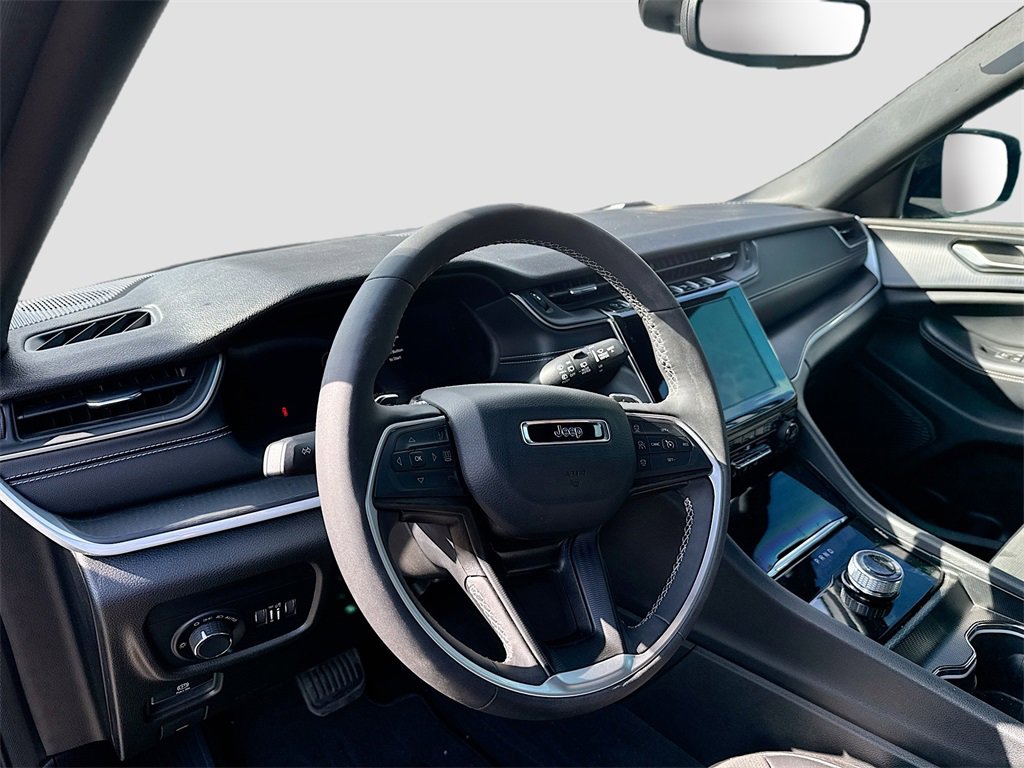 Used 2024 Jeep Grand Cherokee L Laredo image 9