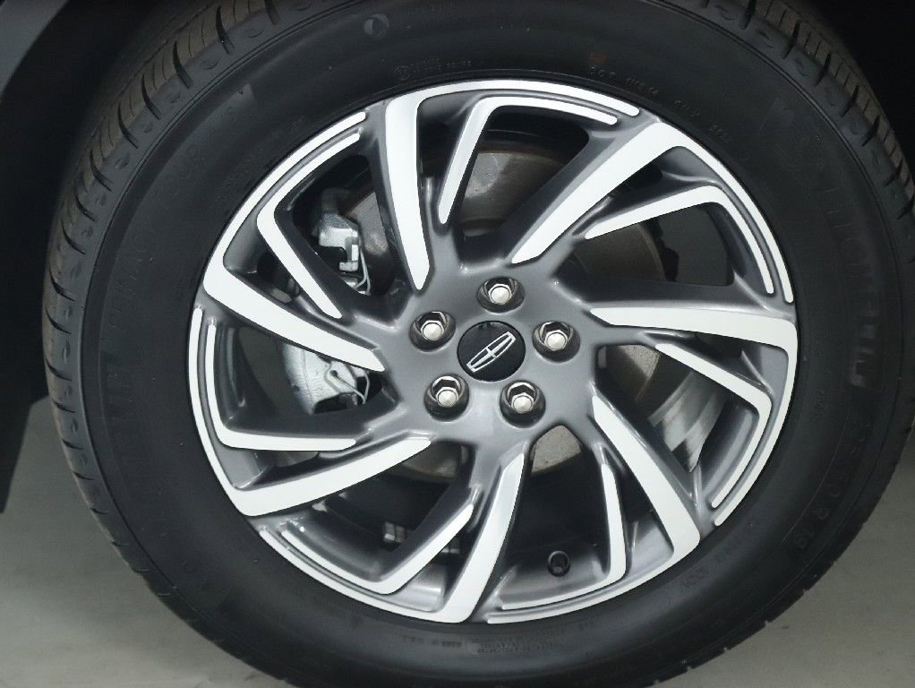 Used 2023 Lincoln Corsair FWD w/ Equipment Group 101A image 34