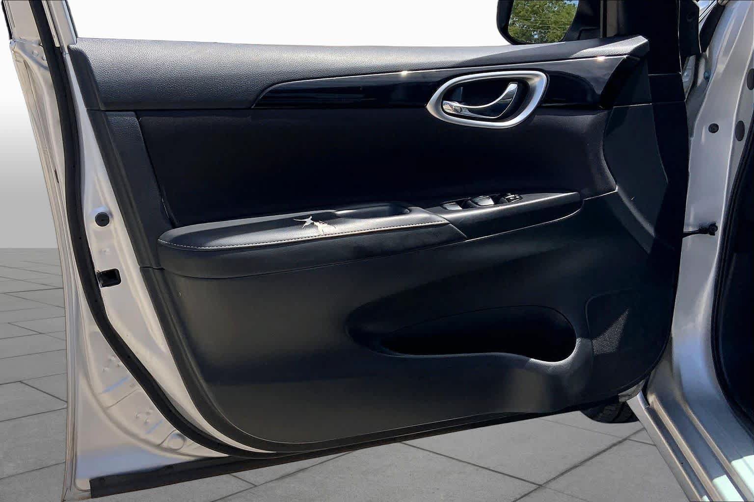 Used 2018 Nissan Sentra SV FWD image 19