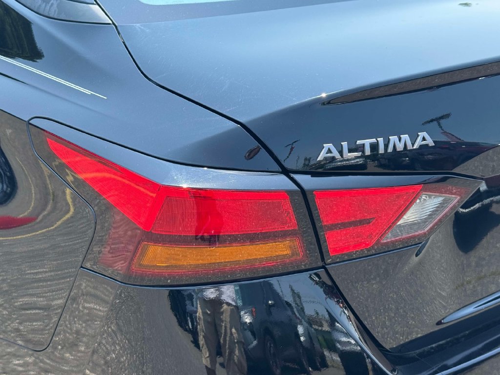 Used 2025 Nissan Altima 2.5 SV FWD image 10