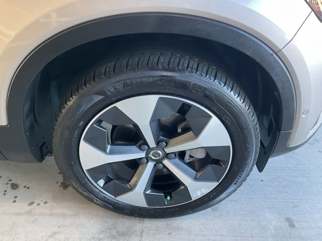 Used 2024 Volvo XC40 B5 Plus w/ Protection Package Premier image 28
