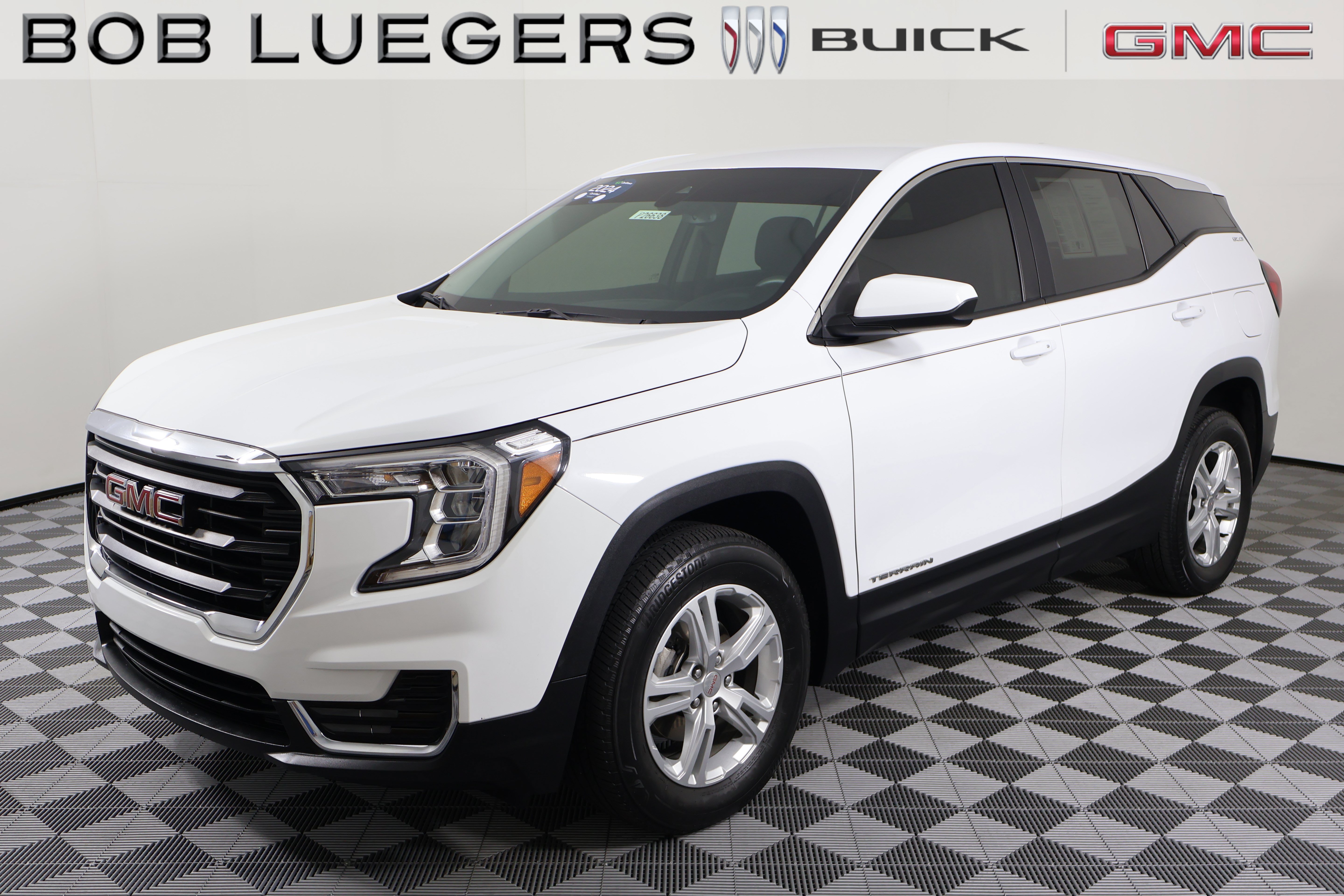Certified 2024 GMC Terrain SLE AWD/4WD image 3