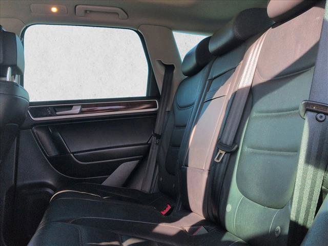 Used 2014 Volkswagen Touareg Lux image 20