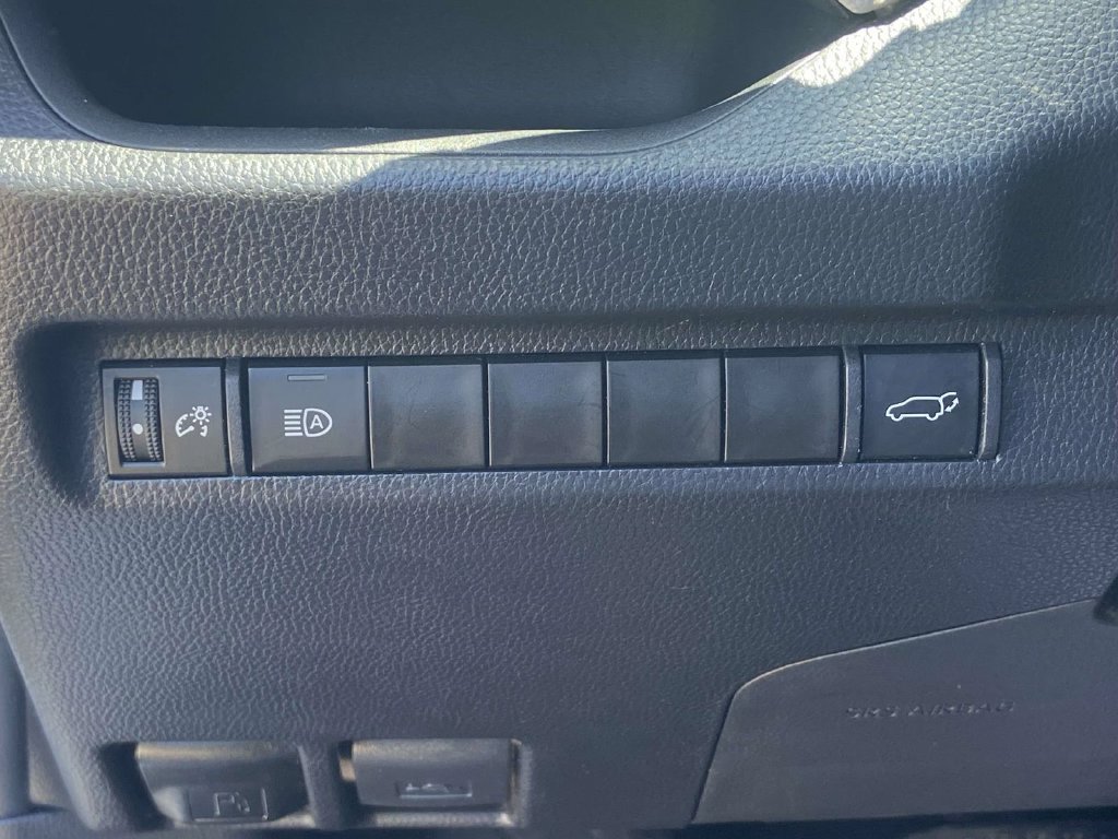 Used 2025 Toyota RAV4 XLE Premium FWD image 29