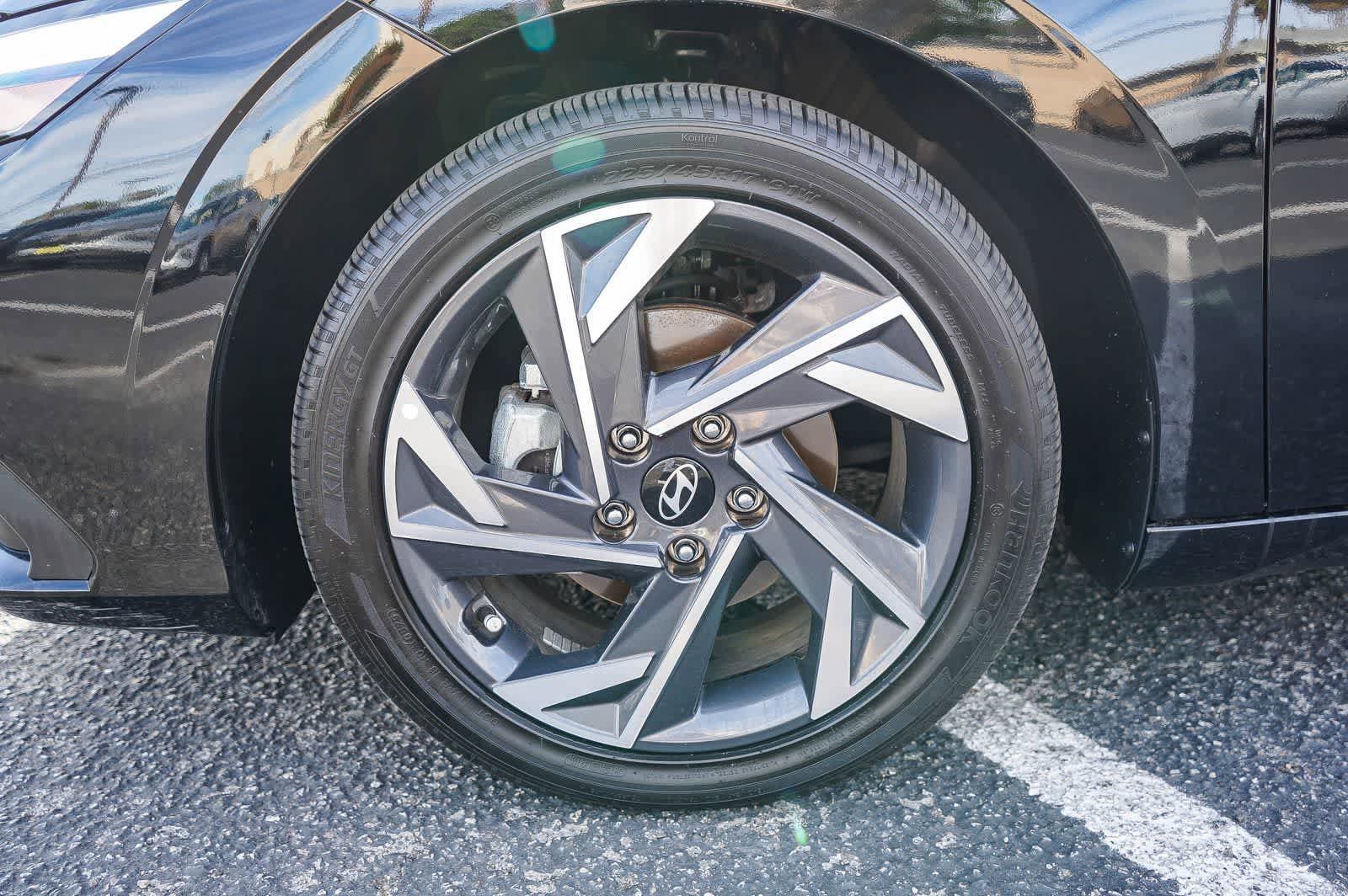Certified 2025 Hyundai Elantra SEL image 11