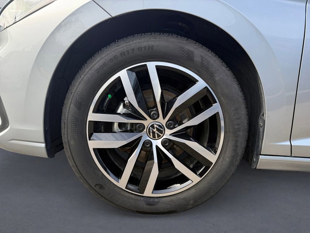 Used 2025 Volkswagen Jetta SE FWD image 9