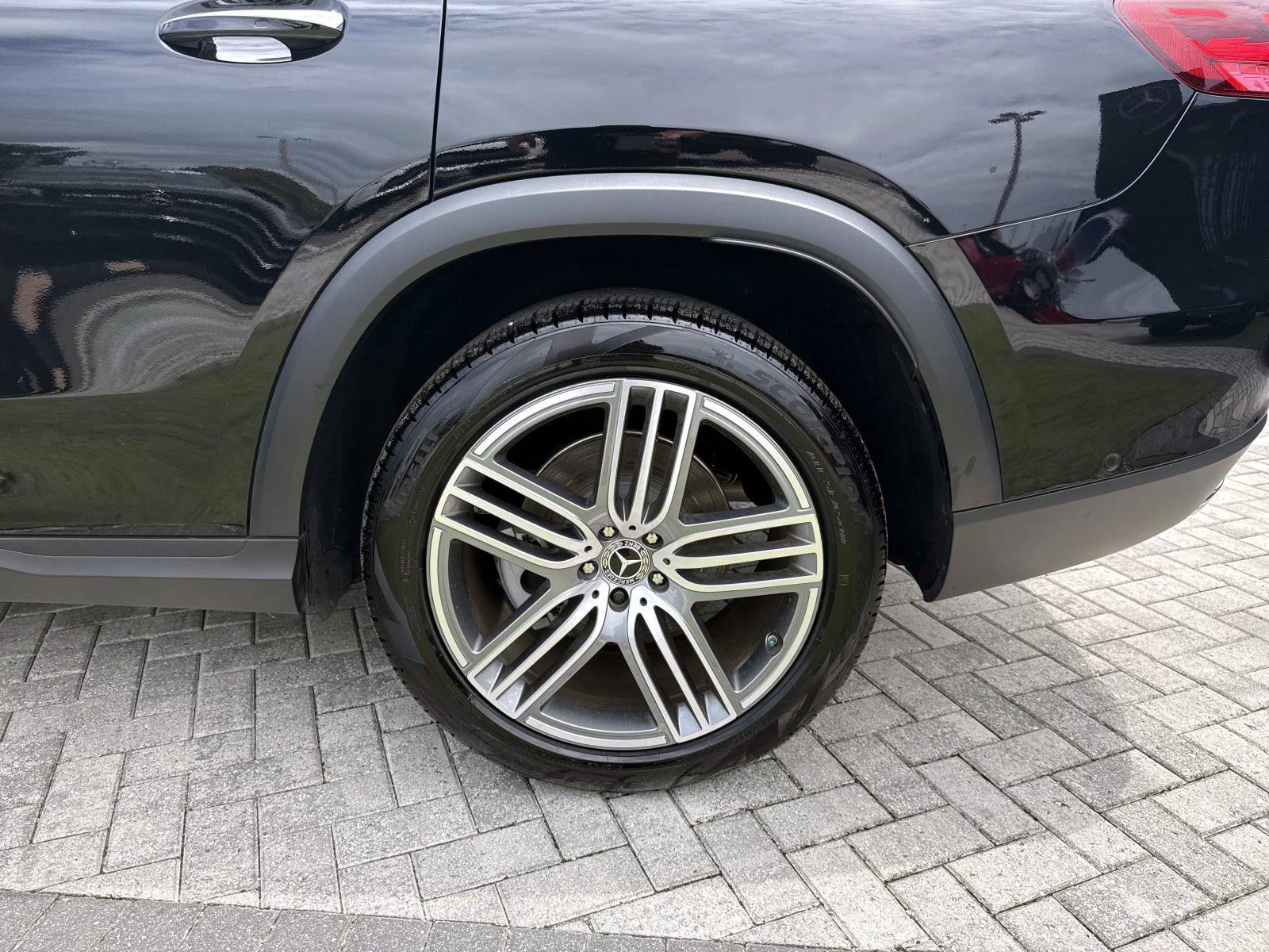 Certified 2025 Mercedes-Benz GLS 450 4MATIC image 11