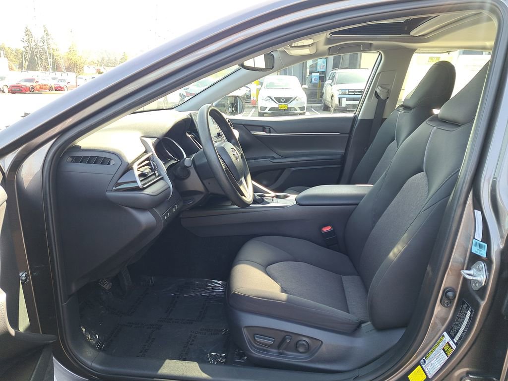 Used 2022 Toyota Camry LE w/ Convenience Package FWD image 11