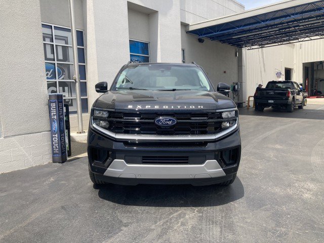 New 2026 Ford Expedition Max Platinum w/ Driver's Package AWD/4WD image 2