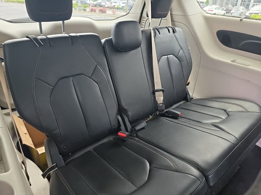 Used 2017 Chrysler Pacifica Touring-L Plus w/ Advanced Safetytec Group image 12