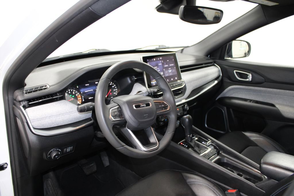 Used 2024 Jeep Compass Latitude image 18