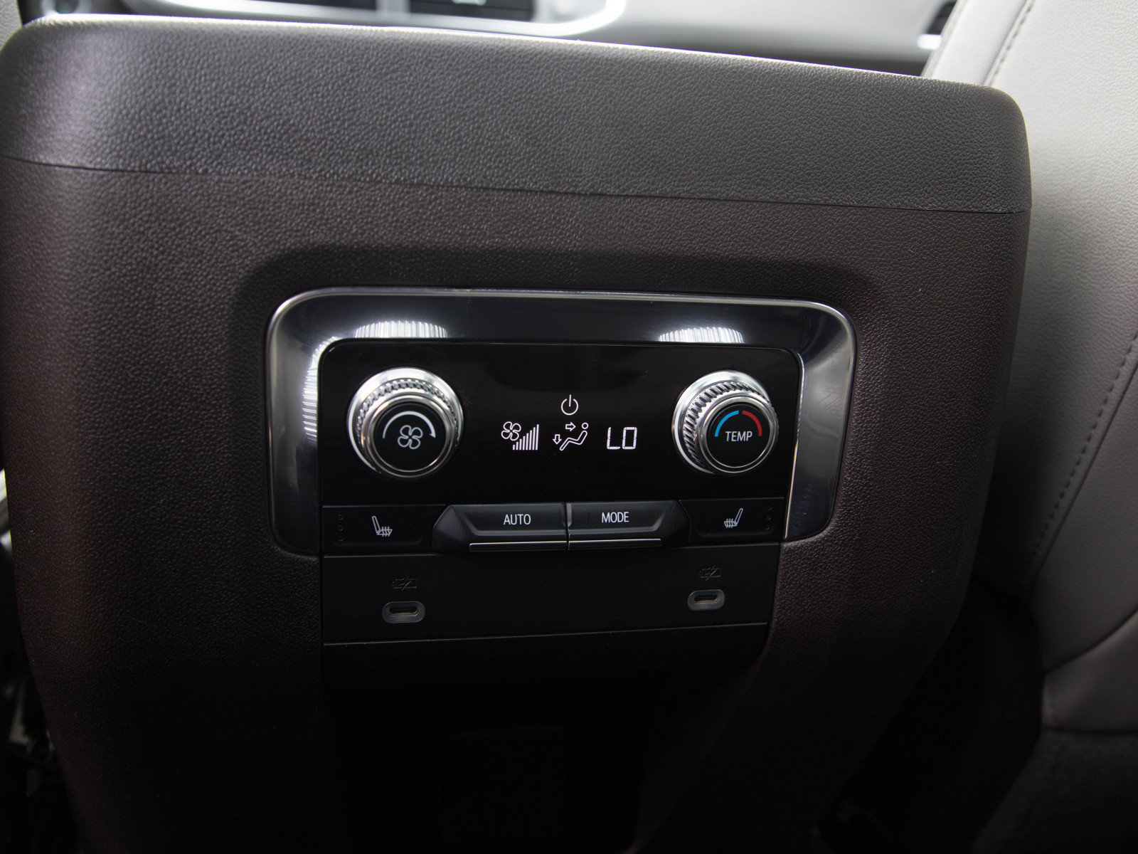 Used 2023 GMC Yukon XL SLT w/ SLT Premium Package AWD/4WD image 17