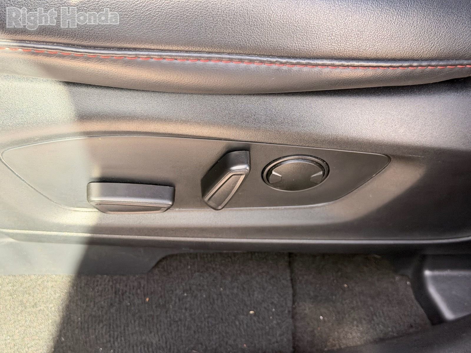 Used 2025 Ford Explorer ST-Line w/ Premium Package image 11