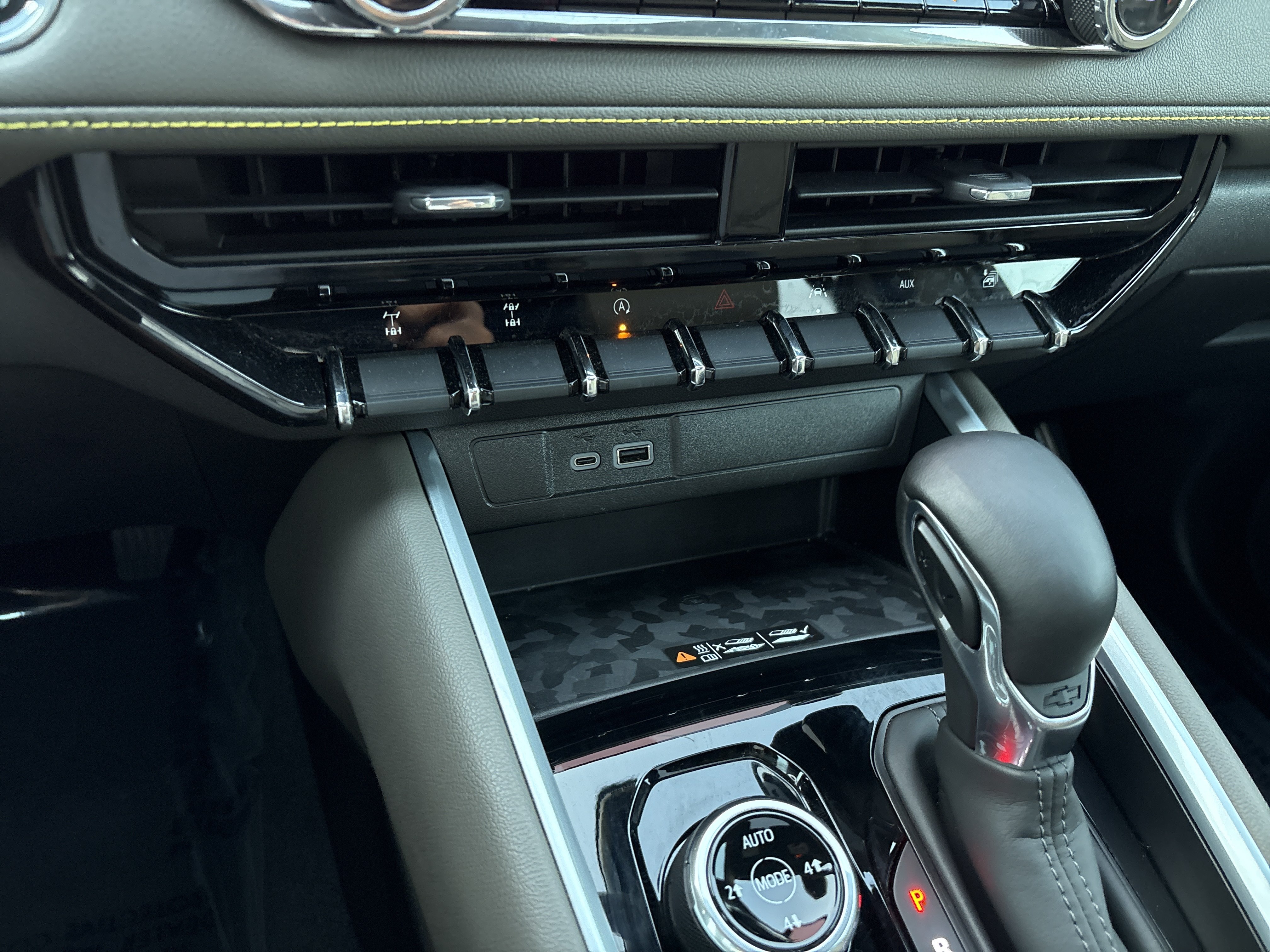 Used 2023 Chevrolet Colorado ZR2 w/ ZR2 Convenience Package III AWD/4WD image 32