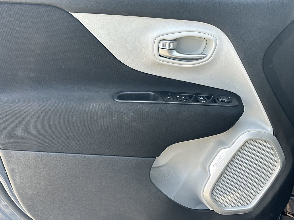 Used 2021 Jeep Renegade Latitude w/ Convenience Group image 10