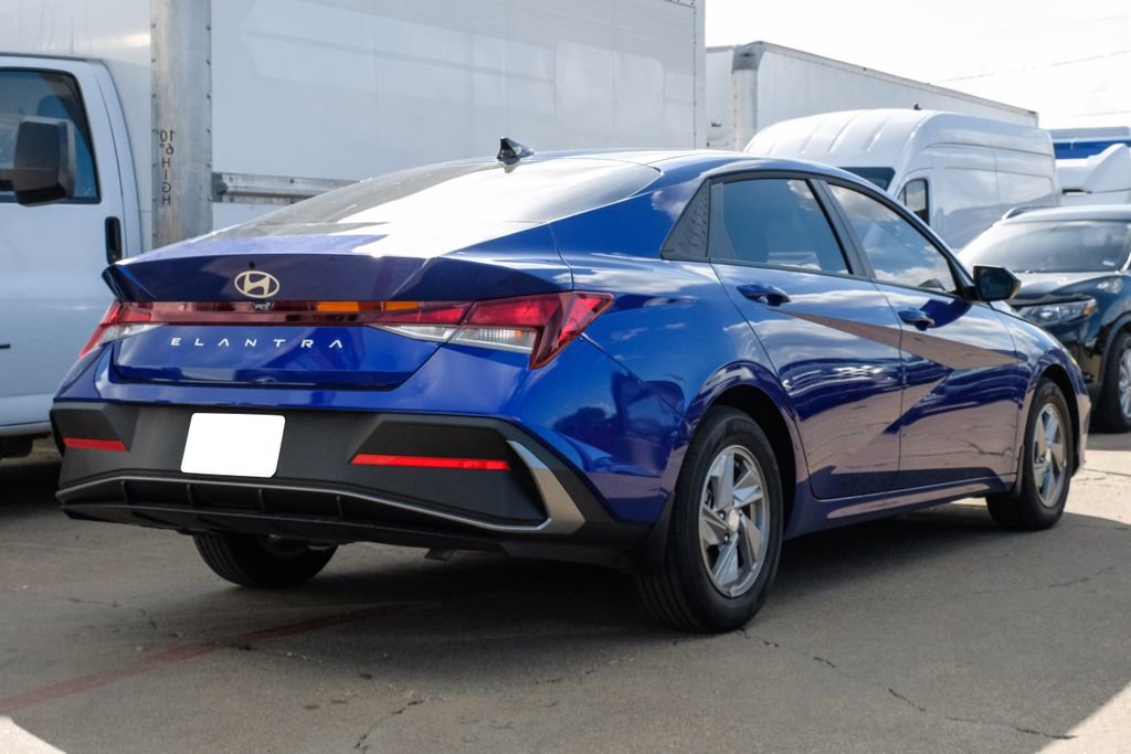 Used 2025 Hyundai Elantra SE image 10