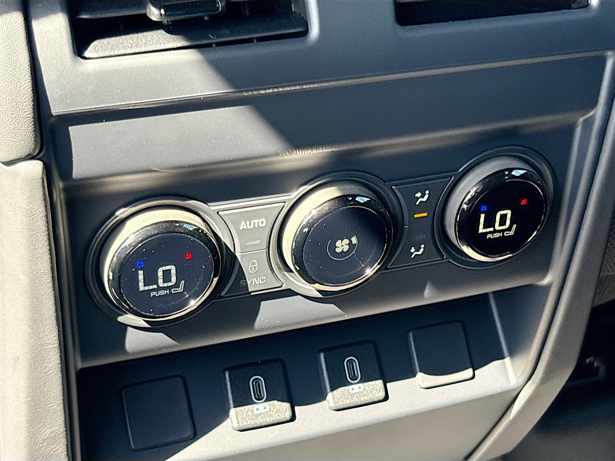 New 2026 Land Rover Defender 110 OCTA AWD/4WD image 19