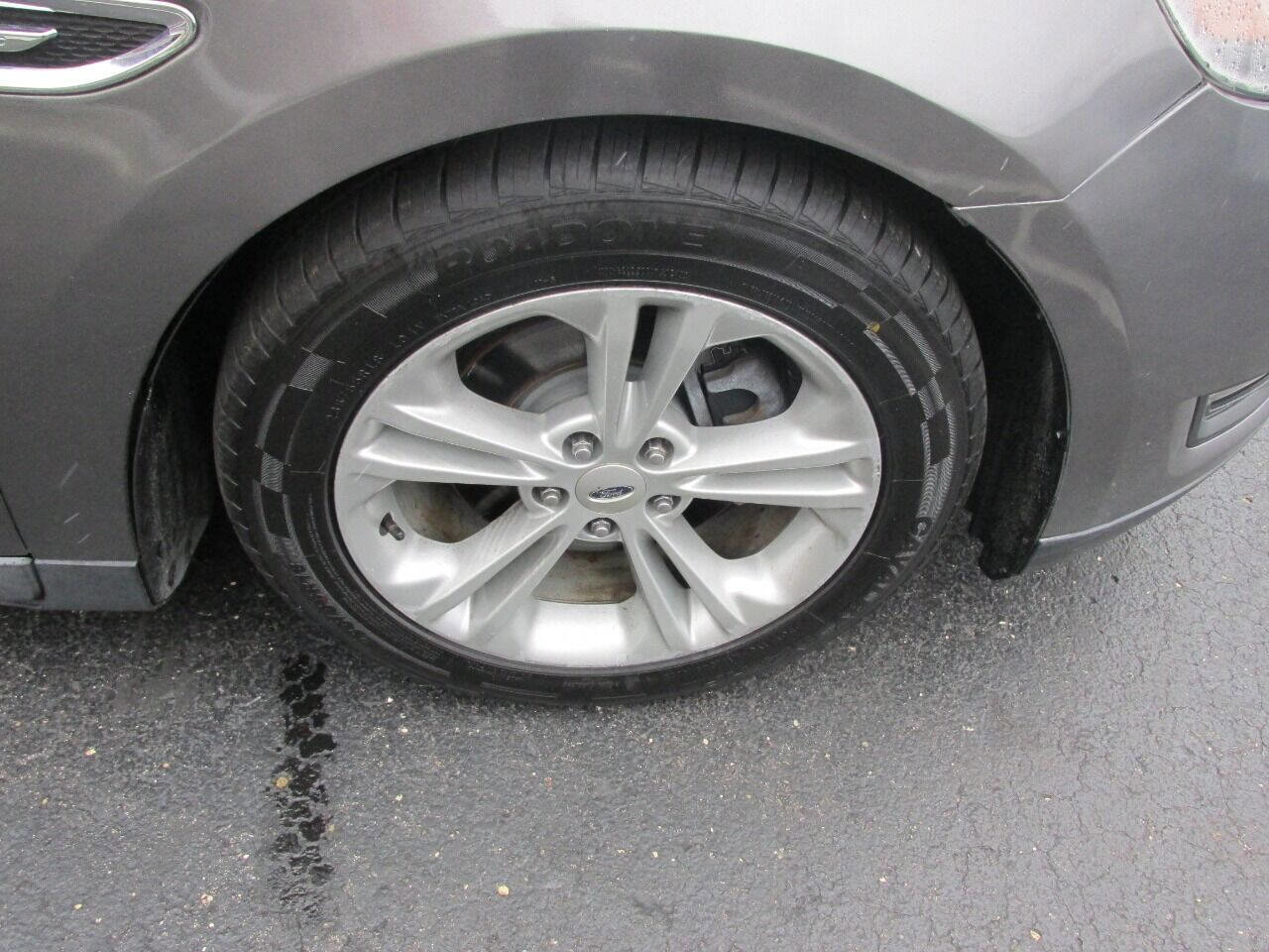 Used 2013 Ford Taurus SEL image 39