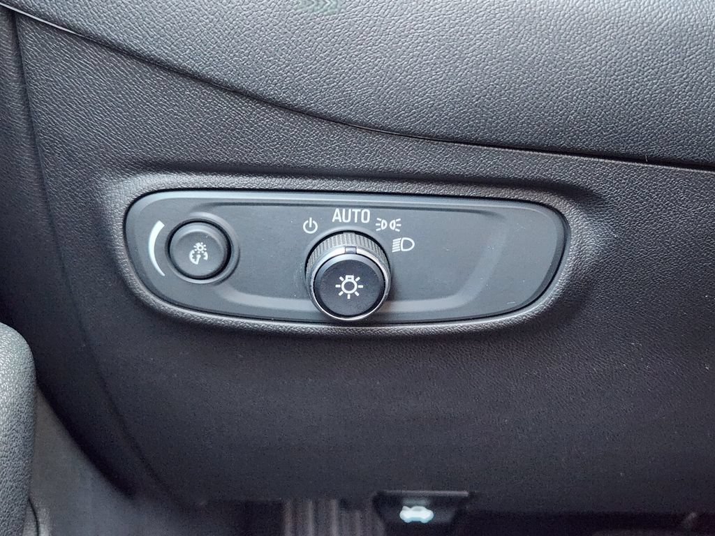 Certified 2023 Chevrolet Equinox RS FWD image 22