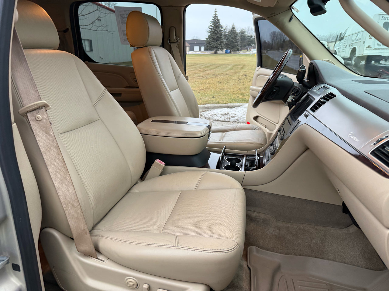 Used 2009 Cadillac Escalade ESV AWD image 26